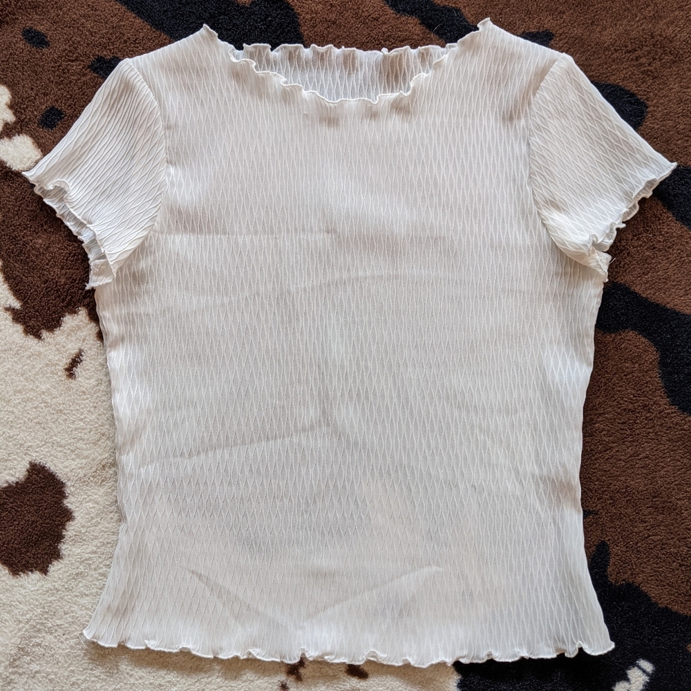 WHITE RUFFLE